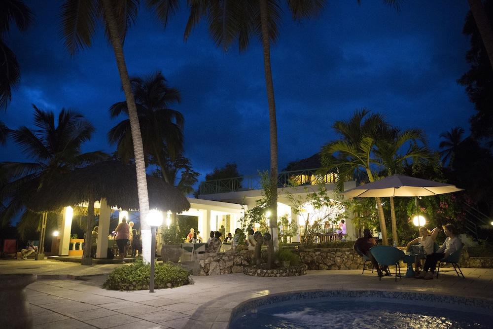 Hotel Restaurant Cyvadier Plage แจคเมล ภายนอก รูปภาพ